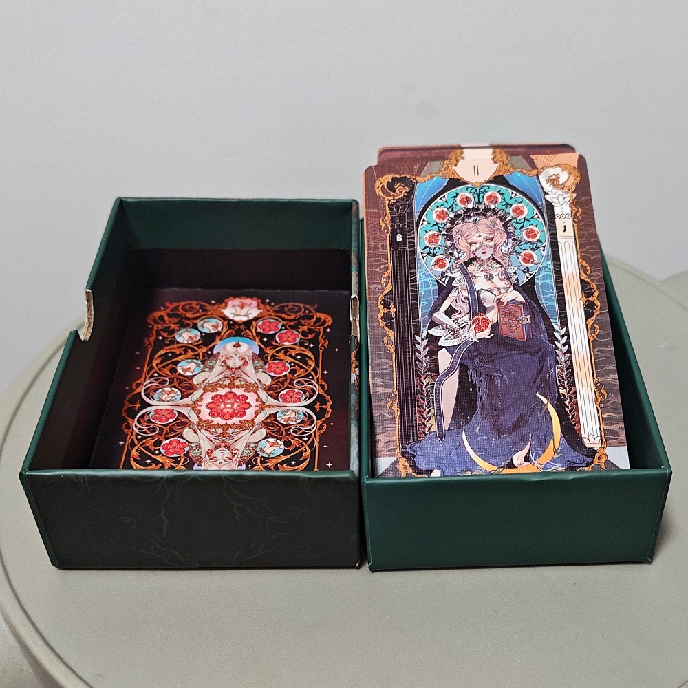 Dubbelgeëmbosseerd met prachti - Tarot Deck With Guidebook recensie en prijs
